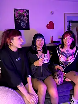 Snapshot of mavimist__ chatting on November 8, 3:33 am mavimist online show from November 8, 3:33 am