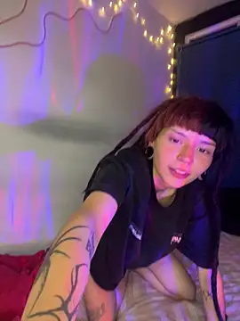 Snapshot of mavimist__ chatting on October 3, 1:11 am mavimist online show from October 3, 1:11 am