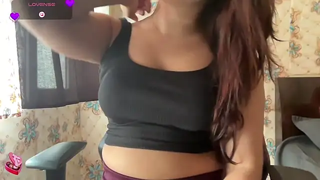 Snapshot of EZ_shuvani chatting on October 14, 9:23 am EZ shuvani online show from October 14, 9:23 am