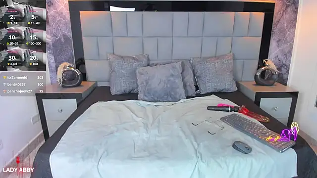 Your Lady Milf online show from February 7, 9:18 pm