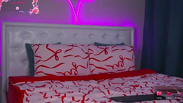 LeaCox  online show from November 29, 8:40 am