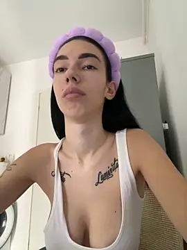 Celine Roxelle online show from October 19, 8:05 am