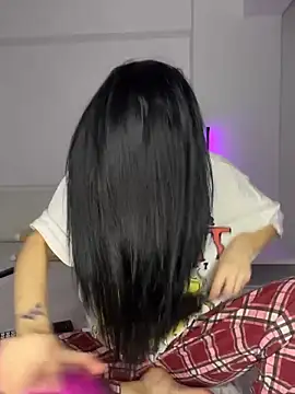 Celine Roxelle online show from February 8, 4:00 pm