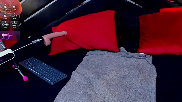 IVISBOUNCYASS online show from October 24, 1:18 pm