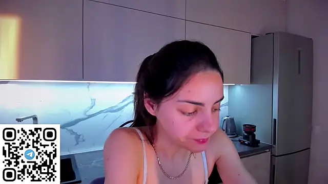EmiliaZen online show from June 5, 4:57 pm