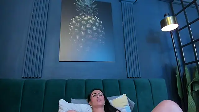 scarlet edwars online show from December 5, 7:04 pm