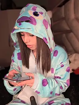 Laura-Khalifa online show from December 19, 7:00 am