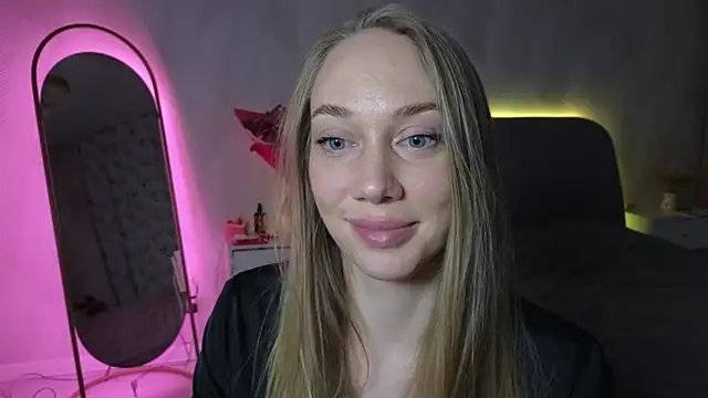 Snapshot of Engel_13 chatting on October 19, 7:49 pm Engel 13 online show from October 19, 7:49 pm
