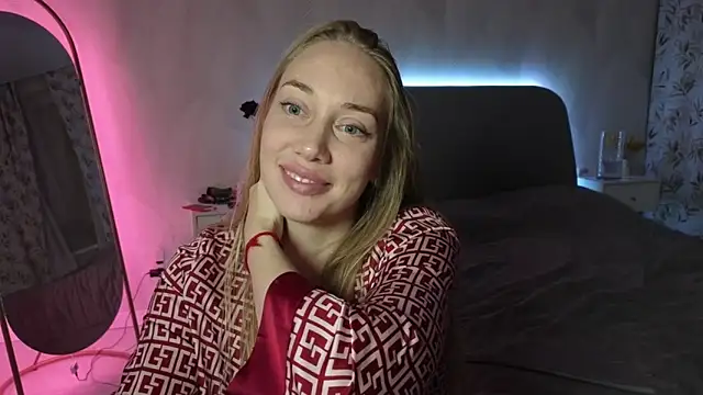 Snapshot of Engel_13 chatting on October 13, 8:11 pm Engel 13 online show from October 13, 8:11 pm