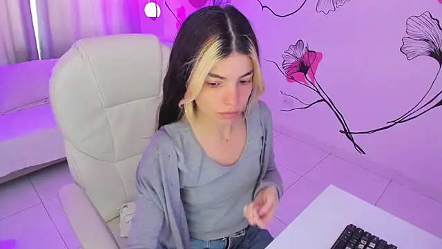 Isabela Fiorelli online show from November 27, 1:25 pm