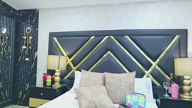 SophieWinsloow online show from December 21, 1:59 pm