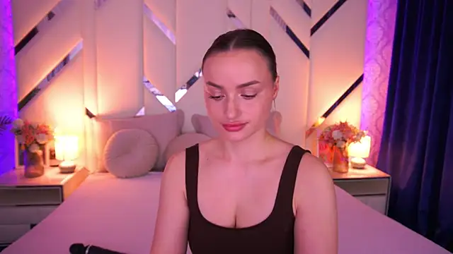 LindsieGreyy online show from April 9, 6:19 am