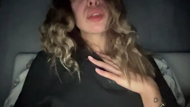 sarrah rossy online show from December 15, 9:42 pm