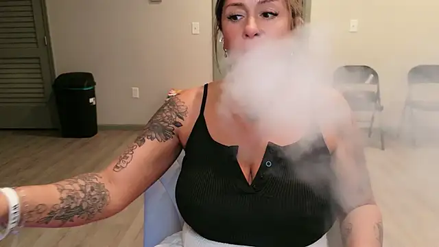 bossyroxy84 online show from March 12, 2:03 am