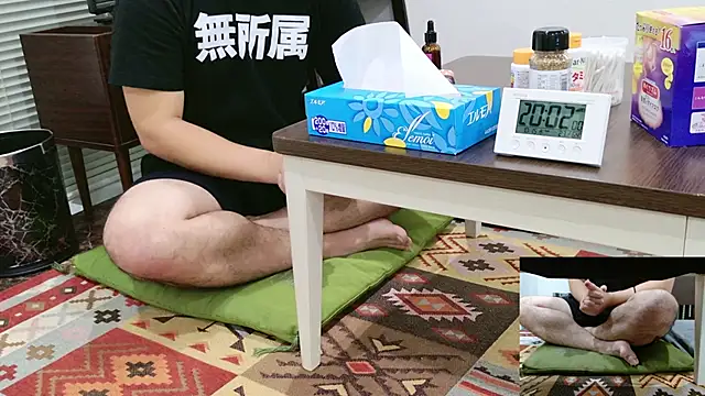 Snapshot of YARASERO-kun chatting on October 15, 11:02 am YARASERO-kun online show from October 15, 11:02 am