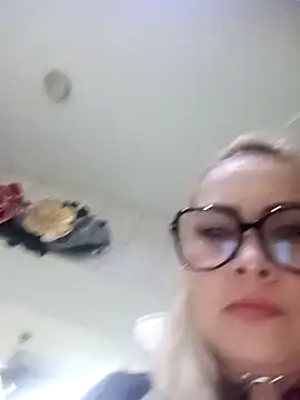 CandieGilson   online show from December 16, 10:32 am