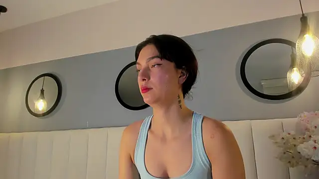 Snapshot of alice_lodge chatting on October 12, 12:07 pm alice lodge online show from October 12, 12:07 pm