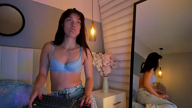 alice lodge online show from November 6, 4:40 am