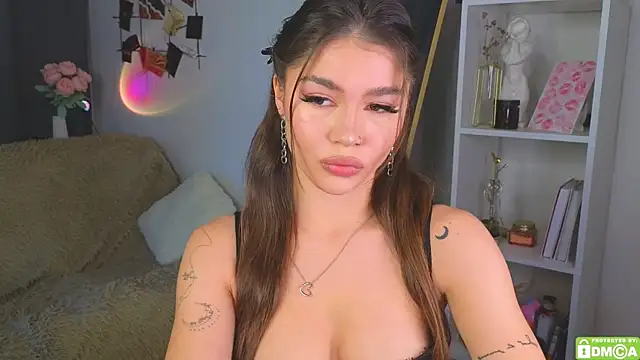 Snapshot of Caroline__Brown chatting on October 9, 4:05 am Caroline Brown online show from October 9, 4:05 am