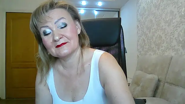 Snapshot of Victoria_secrets_ chatting on October 12, 5:54 am Victoria secrets online show from October 12, 5:54 am
