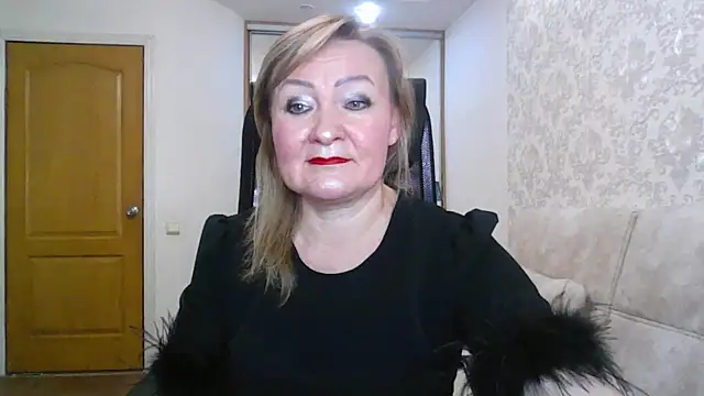 Snapshot of Victoria_secrets_ chatting on October 13, 2:20 pm Victoria secrets online show from October 13, 2:20 pm