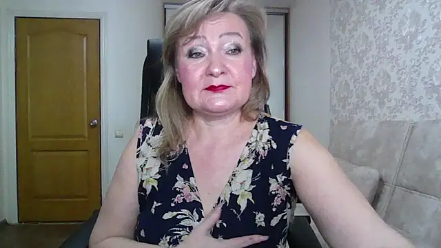 Snapshot of Victoria_secrets_ chatting on October 9, 2:32 pm Victoria secrets online show from October 9, 2:32 pm