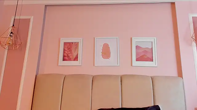 Annie rhoades online show from December 3, 12:29 pm