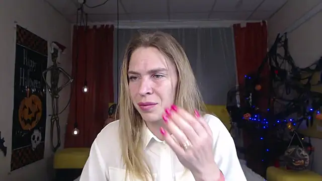 Snapshot of TessaDaybreak chatting on October 14, 6:38 am TessaDaybreak online show from October 14, 6:38 am