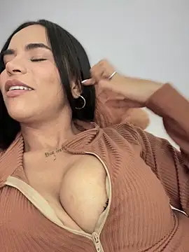 Naatalia online show from October 19, 9:50 pm