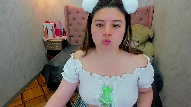 Lianngrace online show from February 28, 3:00 pm