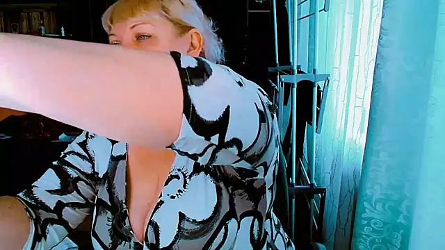 FlowerButterf online show from December 3, 9:55 am