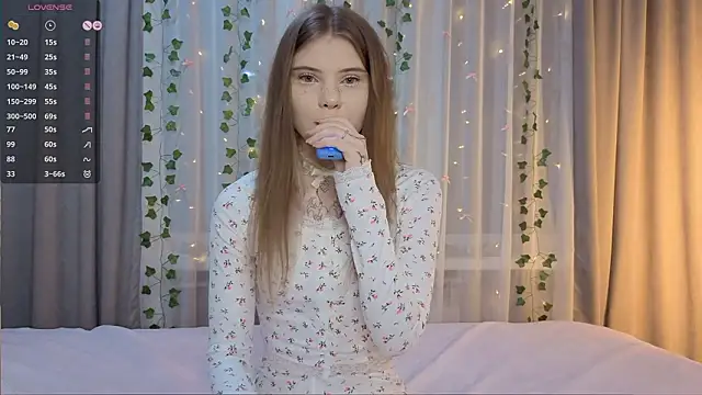 CarolinePepper online show from March 17, 1:59 pm