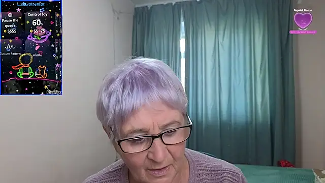 Snapshot of Sandra_Snowflake chatting on September 30, 12:22 pm Sandra Snowflake online show from September 30, 12:22 pm