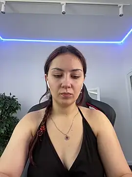 Snapshot of AshleySkott_ chatting on September 21, 8:24 am AshleySkott online show from September 21, 8:24 am