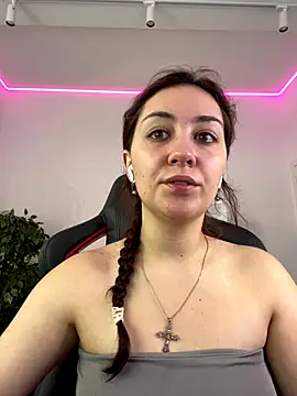 Snapshot of AshleySkott_ chatting on September 14, 8:23 am AshleySkott online show from September 14, 8:23 am