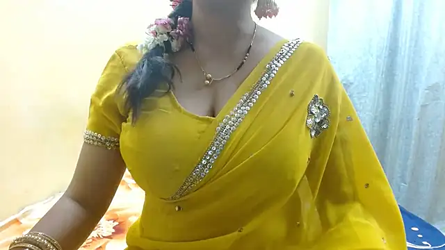 Snapshot of its_siya chatting on October 10, 2:55 pm its siya online show from October 10, 2:55 pm
