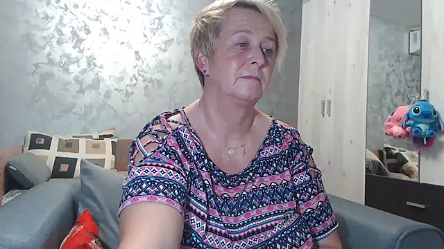 RosesandLillies online show from October 21, 4:55 pm