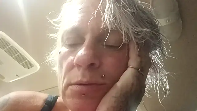 MfMwTrinity online show from November 20, 3:18 am