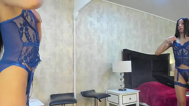 NahomyCarther online show from October 4, 4:18 am