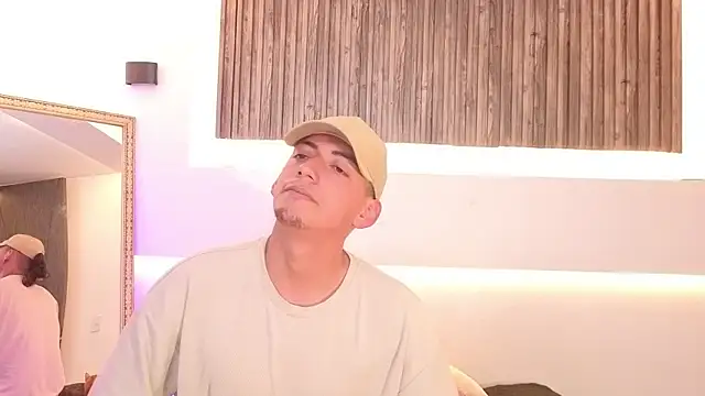 aron and paula online show from December 2, 3:52 am