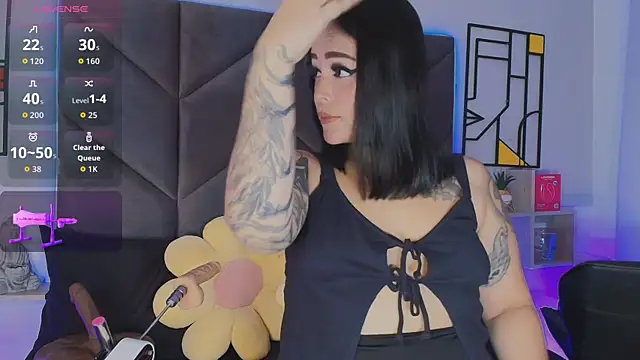 Carlaguzman  online show from April 22, 7:22 pm