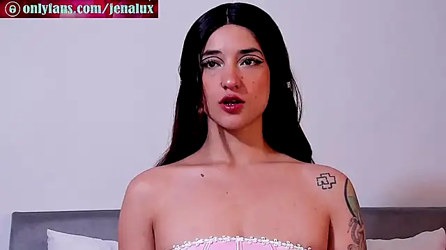 Snapshot of jennalux_ chatting on October 11, 12:37 am jennalux online show from October 11, 12:37 am