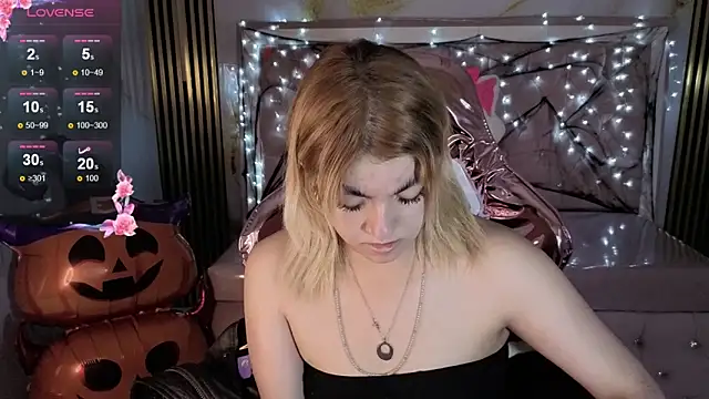 lili conor s online show from October 17, 4:27 am