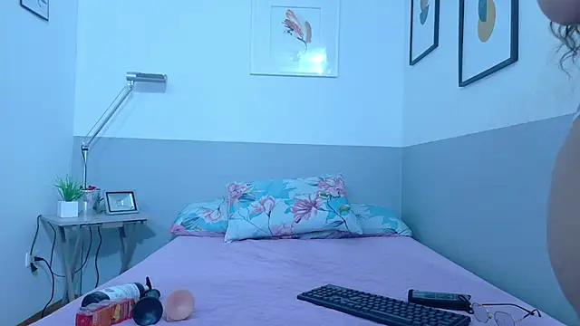 innocenthazel online show from March 22, 12:44 pm