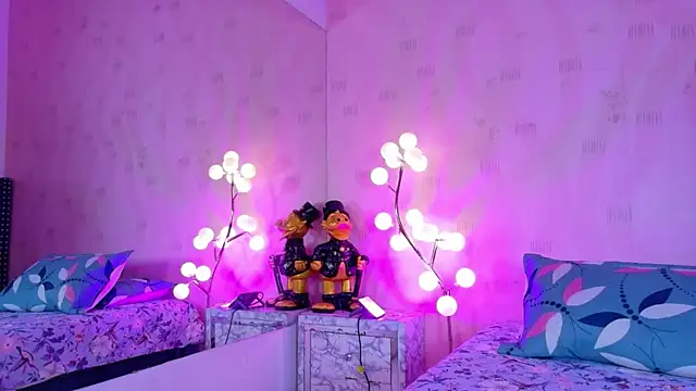 innocenthazel online show from April 19, 12:05 pm