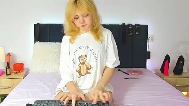 EmilyAngells online show from October 24, 10:33 am