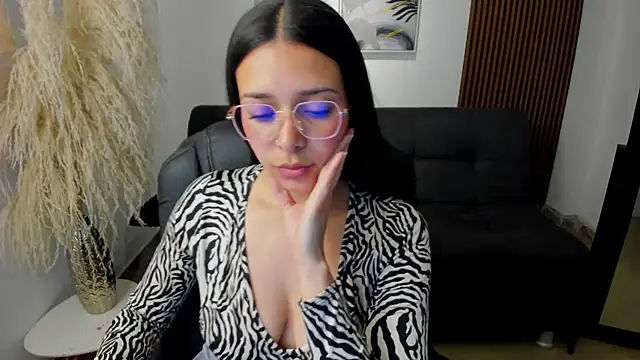 Snapshot of angeline_davies chatting on October 3, 7:24 am angeline davies online show from October 3, 7:24 am