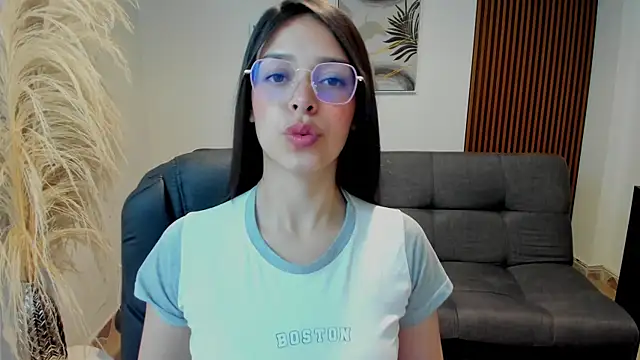 Snapshot of angeline_davies chatting on September 23, 1:31 pm angeline davies online show from September 23, 1:31 pm