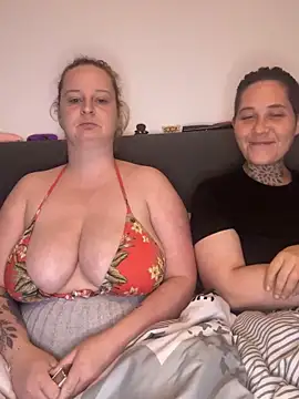 Snapshot of curvy_eina chatting on October 10, 10:36 pm curvy eina online show from October 10, 10:36 pm