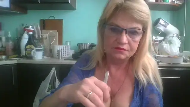 Snapshot of Heidi-Helga chatting on September 23, 6:22 am Heidi-Helga online show from September 23, 6:22 am